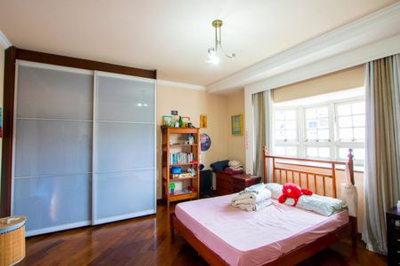 Casa à venda com 352m², 4 quartos e 3 vagasQuarto 2 - Suíte