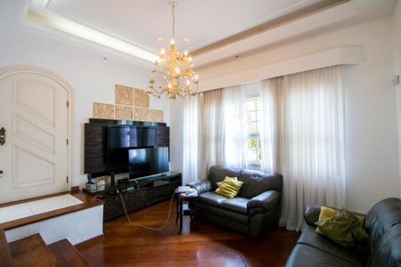 Casa à venda com 352m², 4 quartos e 3 vagasSala