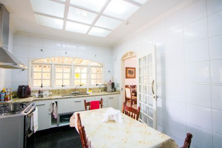 Casa à venda com 352m², 4 quartos e 3 vagasCozinha