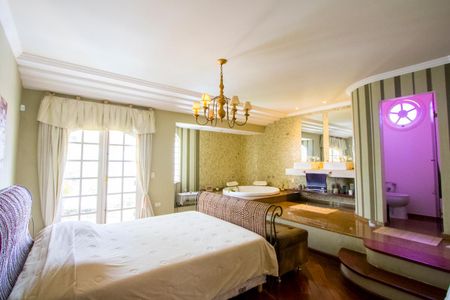 Casa à venda com 352m², 4 quartos e 3 vagasQuarto 1 - Suíte
