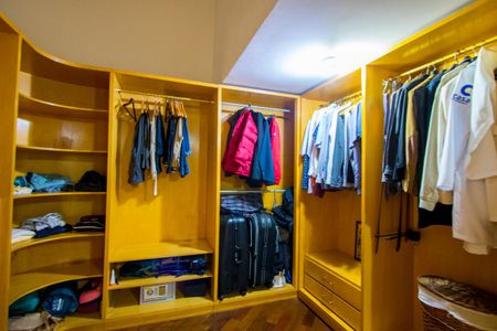 Casa à venda com 352m², 4 quartos e 3 vagasCloset do quarto 1