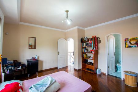 Casa à venda com 352m², 4 quartos e 3 vagasQuarto 2 - Suíte