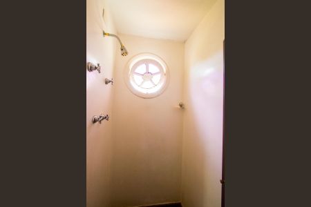 Casa à venda com 352m², 4 quartos e 3 vagasBanheiro do quarto 1