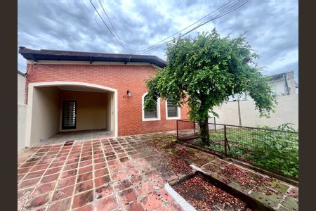Casa à venda com 275m², 3 quartos e 3 vagasFachada da casa