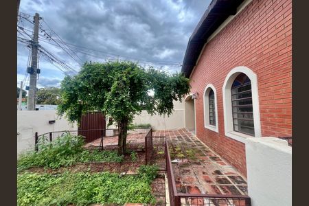 Casa à venda com 275m², 3 quartos e 3 vagasFachada da casa