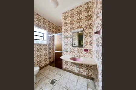 Casa à venda com 275m², 3 quartos e 3 vagasBanheiro da Suíte