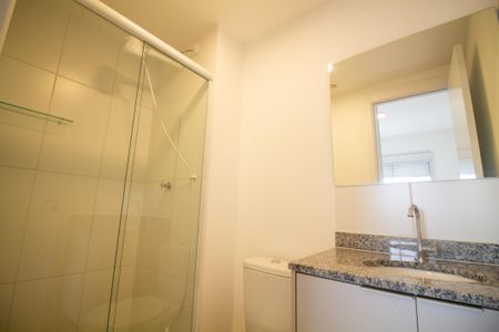 Banheiro da Suíte de apartamento para alugar com 1 quarto, 27m² em Campo Belo, São Paulo