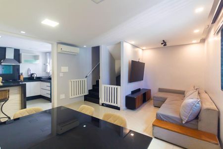 Sala de casa de condomínio para alugar com 3 quartos, 160m² em Vila Independencia, São Paulo