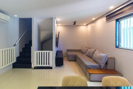 Sala de casa de condomínio para alugar com 3 quartos, 160m² em Vila Independencia, São Paulo