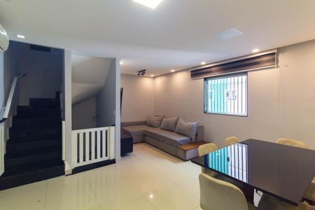 Casa de condomínio para alugar com 160m², 3 quartos e 3 vagas Casa de condomínio para alugar com 160m², 3 quartos e 3 vagasSala