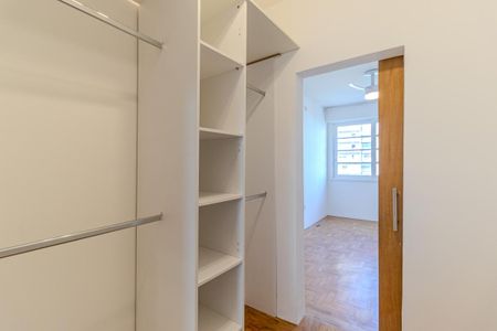 Apartamento à venda com 90m², 2 quartos e sem vagaCloset da Suíte