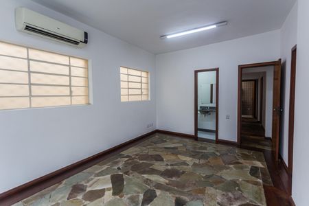 Sala 2 de casa para alugar com 3 quartos, 120m² em São Pedro, Belo Horizonte