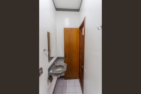 Banheiro Social 1 na Sala 2 de casa para alugar com 3 quartos, 120m² em São Pedro, Belo Horizonte