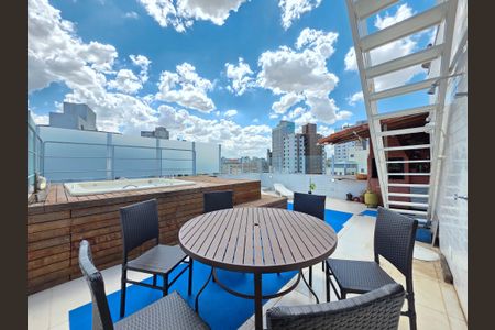 Apartamento à venda com 290m², 4 quartos e 1 vaga Apartamento à venda com 290m², 4 quartos e 1 vagaCobertura