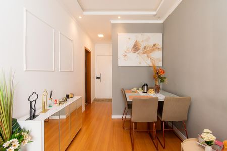 Sala de apartamento à venda com 2 quartos, 49m² em Vila Alóis, São Paulo