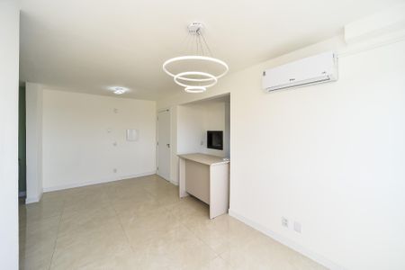 Sala de apartamento para alugar com 1 quarto, 59m² em Jardim Sabará, Porto Alegre