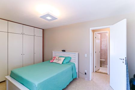 Apartamento para alugar com 77m², 2 quartos e 1 vagaQuarto