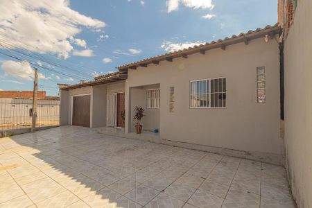 Fachada de casa à venda com 2 quartos, 208m² em Rio Branco, Canoas