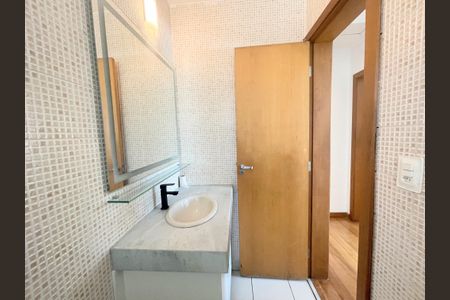 Casa de condomínio à venda com 360m², 3 quartos e 2 vagasBanheiro social