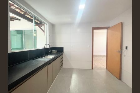Casa de condomínio à venda com 360m², 3 quartos e 2 vagasCozinha