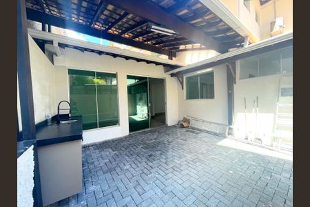 Casa de condomínio à venda com 360m², 3 quartos e 2 vagasÁrea externa