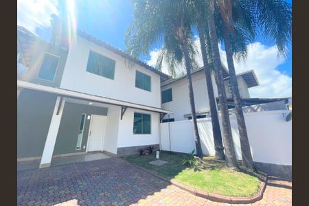Casa de condomínio à venda com 360m², 3 quartos e 2 vagasFachada