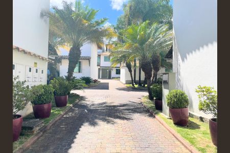 Casa de condomínio à venda com 360m², 3 quartos e 2 vagasEntrada Condomínio