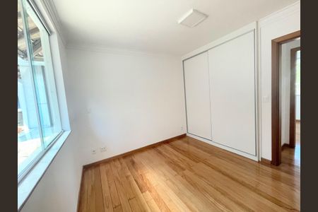 Casa de condomínio à venda com 360m², 3 quartos e 2 vagasQuarto 3