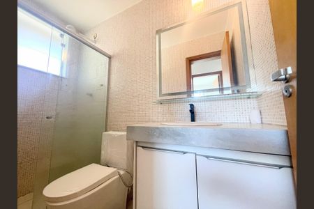 Casa de condomínio à venda com 360m², 3 quartos e 2 vagasBanheiro social