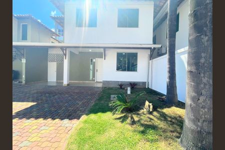 Casa de condomínio à venda com 360m², 3 quartos e 2 vagasFachada