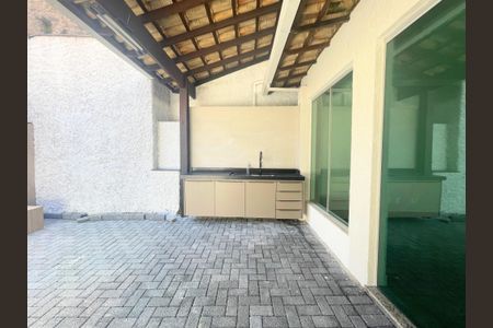 Casa de condomínio à venda com 360m², 3 quartos e 2 vagasÁrea externa