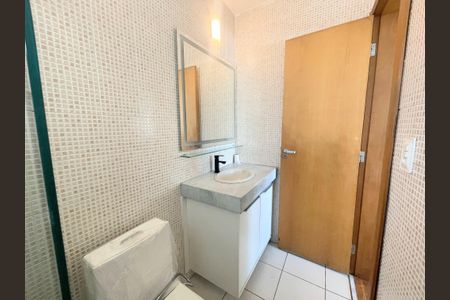 Casa de condomínio à venda com 360m², 3 quartos e 2 vagasBanheiro social