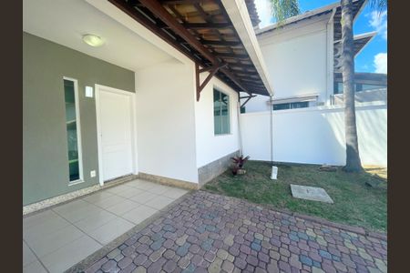 Casa de condomínio à venda com 360m², 3 quartos e 2 vagasFachada