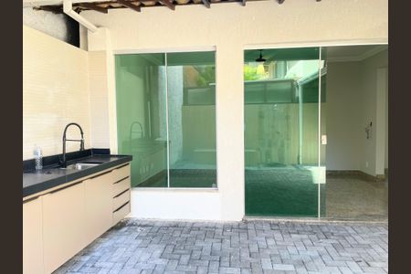 Casa de condomínio à venda com 360m², 3 quartos e 2 vagasÁrea externa