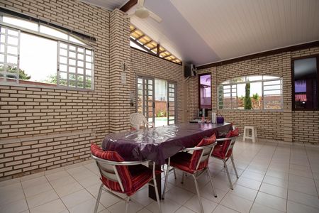 Casa de condomínio para alugar com 350m², 2 quartos e 4 vagas Casa de condomínio para alugar com 350m², 2 quartos e 4 vagasÁrea de festas