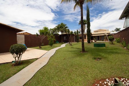 Casa de condomínio para alugar com 350m², 2 quartos e 4 vagas Casa de condomínio para alugar com 350m², 2 quartos e 4 vagasQuintal