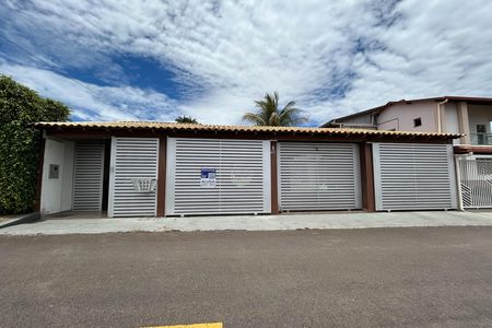 Casa de condomínio para alugar com 350m², 2 quartos e 4 vagas Casa de condomínio para alugar com 350m², 2 quartos e 4 vagasFachada