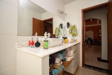 Casa de condomínio para alugar com 350m², 2 quartos e 4 vagas Casa de condomínio para alugar com 350m², 2 quartos e 4 vagasBanheiro Social 2