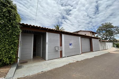Casa de condomínio para alugar com 350m², 2 quartos e 4 vagas Casa de condomínio para alugar com 350m², 2 quartos e 4 vagasFachada