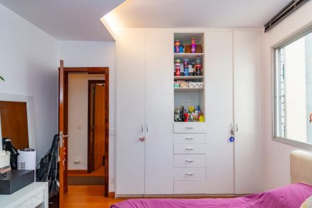 Apartamento à venda com 180m², 4 quartos e 2 vagasQuarto 2