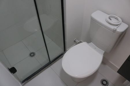 Banheiro de apartamento para alugar com 2 quartos, 35m² em Bom Retiro, São Paulo