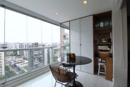 Varanda de kitnet/studio para alugar com 1 quarto, 39m² em Indianópolis, São Paulo