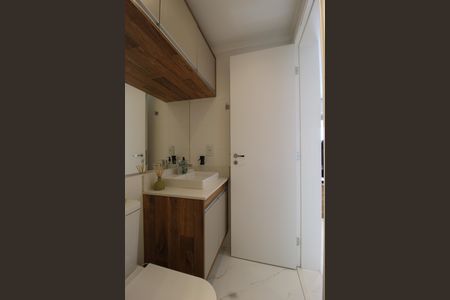 Banheiro de kitnet/studio para alugar com 1 quarto, 39m² em Indianópolis, São Paulo