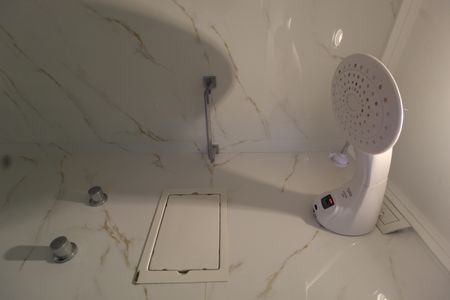 Banheiro de kitnet/studio para alugar com 1 quarto, 39m² em Indianópolis, São Paulo