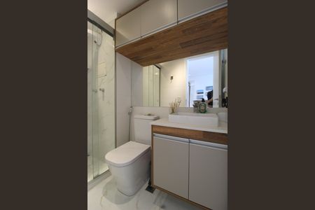 Banheiro de kitnet/studio para alugar com 1 quarto, 39m² em Indianópolis, São Paulo