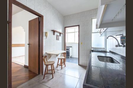 Apartamento à venda com 3 quartos, 77m² em Sagrada Família, Belo Horizonte