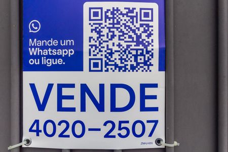 Casa à venda com 246m², 4 quartos e 6 vagas Casa à venda com 246m², 4 quartos e 6 vagasPlaca