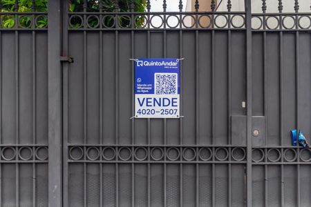 Casa à venda com 246m², 4 quartos e 6 vagas Casa à venda com 246m², 4 quartos e 6 vagasPlaca