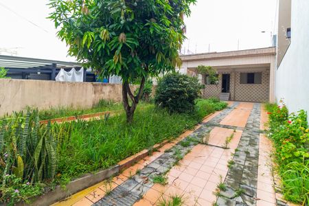 Casa à venda com 246m², 4 quartos e 6 vagas Casa à venda com 246m², 4 quartos e 6 vagasGaragem