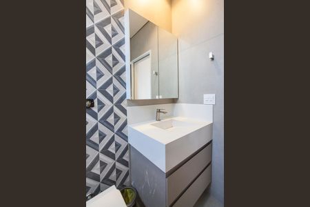 Casa de condomínio para alugar com 313m², 4 quartos e 3 vagas Casa de condomínio para alugar com 313m², 4 quartos e 3 vagasBanheiro da Suite 2